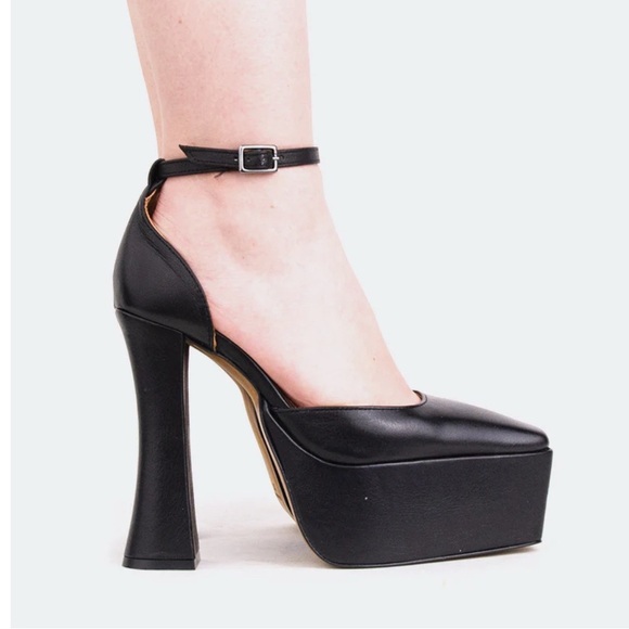 L'INTERVALLE Shoes - L'INTERVALLE Cabaret Black Leather Platform Shoes Block Heels square toe size 37
